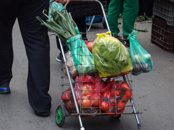 Υποχρεωτική από 1η Μαρτίου η διασύνδεση των POS στις λαϊκές αγορές με το my data της ΑΑΔΕ - Τι θα γίνει με τα vouchers