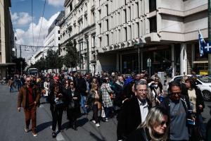 Εργαζόμενοι συνταξιούχοι: Αύξηση σύνταξης χωρίς να σταματούν τη δουλειά
