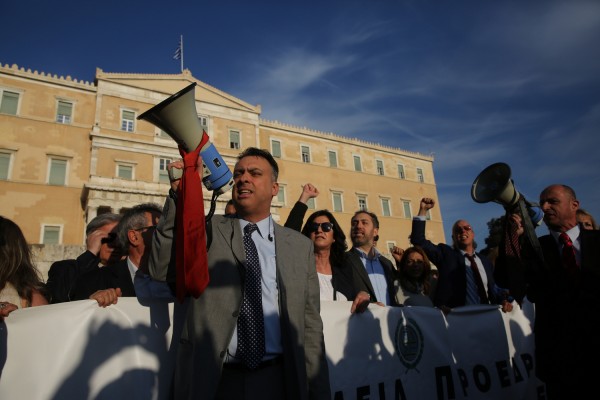 Απαλλάσσονται από ασφαλιστικές εισφορές δικηγόροι και μηχανικοί εάν έχουν μηδενικό εισόδημα