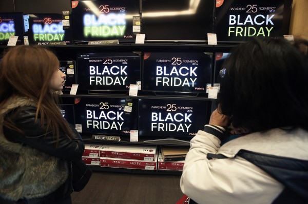 Η «Black Friday» φέρνει 12ωρη εργασία - Σφοδρές αντιδράσεις των εργαζομένων