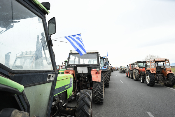 Αγρότες: Ενισχύονται τα μπλόκα - Σύσκεψη στο Μαξίμου για ικανοποίηση των αιτημάτων των αγροτών