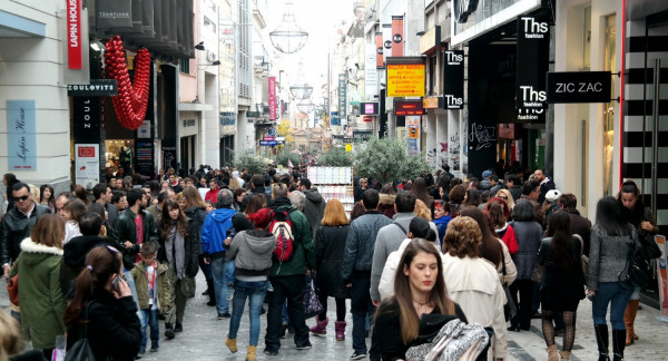 Πρεμιέρα σήμερα για το εορταστικό ωράριο των Χριστουγέννων- Ποιες Κυριακές θα ανοίξουν τα καταστήματα