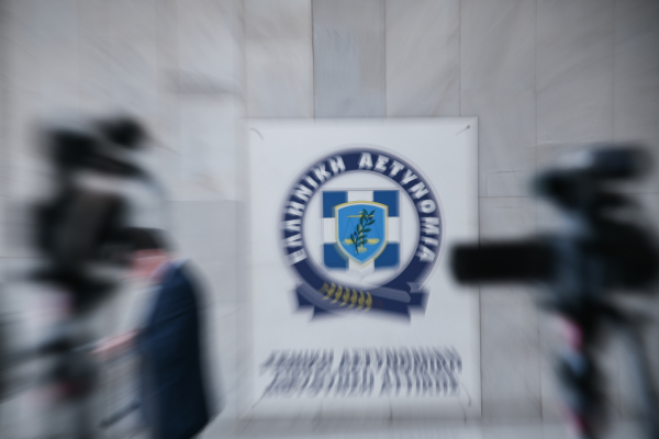 Βόλος: 25χρονη κατήγγειλε ότι την βίασε ο πρώην σύντροφός της σε τουαλέτες καφετέριας