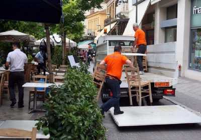 Καλαμάτα: Επιχείρηση απομάκρυνσης παράνομων τραπεζοκαθισμάτων