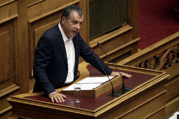 Θεοδωράκης για Σκοπιανό: Τσίπρας και Καμμένος παίζουν πεντόβολα