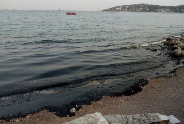 Πολλά τα αναπάντητα ερωτήματα για την περιβαλλοντική βόμβα στο Σαρωνικό