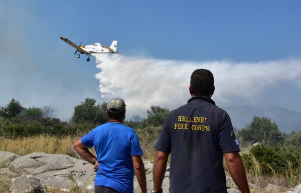 Μεγάλη φωτιά στην Κέρκυρα - Κινδυνεύουν ξενοδοχεία