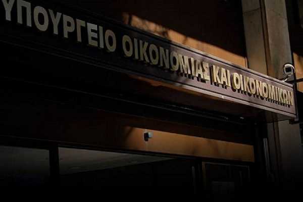 Συνάντηση Δραγασάκη, Τσακαλώτου και Παππά στο ΥΠΟΙΚ