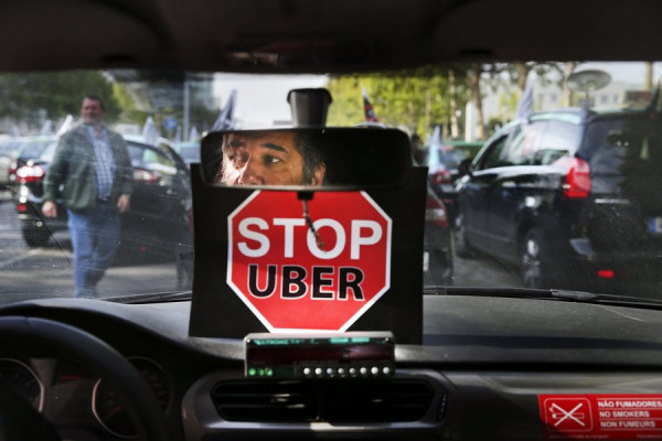 Η Uber έχασε την άδεια λειτουργίας της στο Λονδίνο