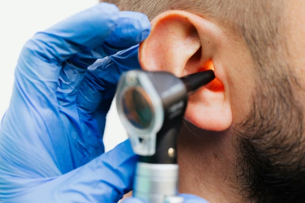 Φάρμακο αυξάνει τον κίνδυνο απώλειας της ακοής