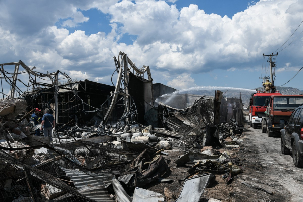 Τρεις τραυματίες από τη φωτιά σε βυτιοφόρο στον Ασπρόπυργο, τίποτα δεν άφησε… όρθιο η πυρκαγιά (βίντεο, εικόνες)