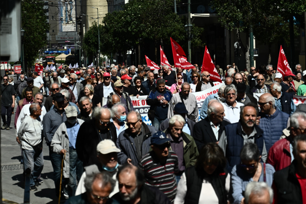 Συντάξεις: Ο φόβος για τα νέα όρια ηλικίας έφερε έκρηξη στις αιτήσεις