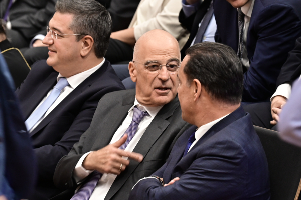 Άδωνις VS Δένδια με «φιλική συμμετοχή» Μαξίμου: Δύο ξένοι στο ίδιο κόμμα