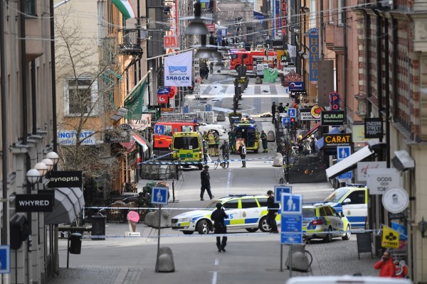Ο τρόμος πάνω από την Ευρώπη μέτα το χτύπημα με φορτηγό στη Στοκχόλμη