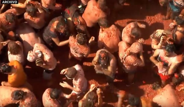 «La Tomatina»: Άλλη μια επιτυχημένη χρονιά ντοματοπόλεμου στην Ισπανία (video)