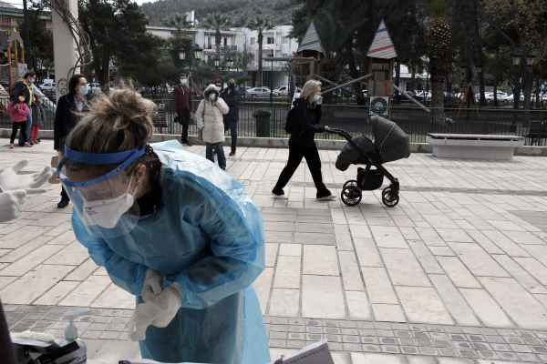 Πόσοι είναι οι ανεμβολιαστοί υγειονομικοί που έχουν τεθεί σε αναστολή μέχρι στιγμής