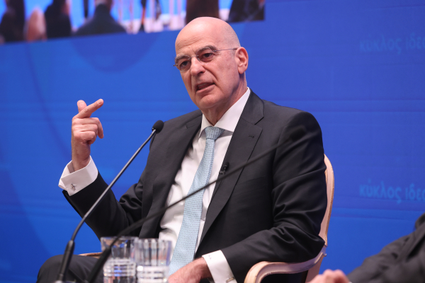Δεν πιστεύει στο αφήγημα των «ήρεμων νερών» ο υπουργός Άμυνας