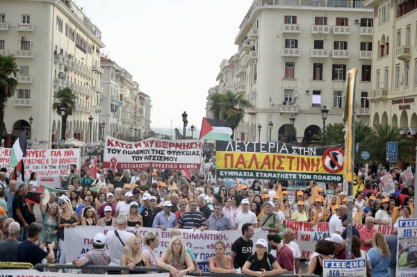 Τα συνδικάτα «μιλούν» έξω από τη ΔΕΘ: Μαζικά συλλαλητήρια στην πλατεία ΧΑΝΘ (εικόνες, βίντεο)