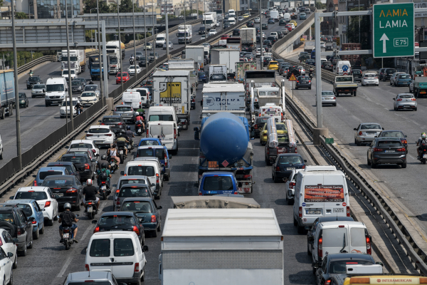 Πάρκινγκ αυτοκινήτων ο Κηφισός, στο κόκκινο η κίνηση σε δεκάδες δρόμους της Αθήνας