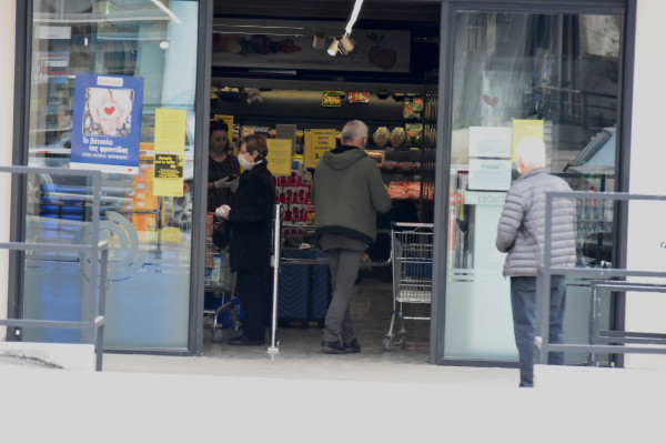 Ανοιχτά σούπερ μάρκετ την Κυριακή 13/12: Tο ωράριο λειτουργίας, ποιες αλυσίδες θα παραμείνουν κλειστές