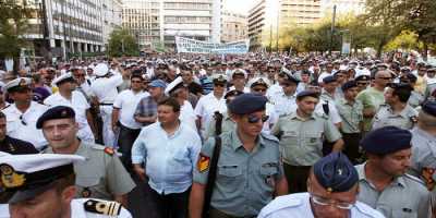 Επαναφορά των μισθών στο επίπεδο του 2012 ζητούν οι ένστολοι