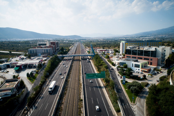 Ουρές χιλιομέτρων στην Αττική Οδό λόγω τροχαίου