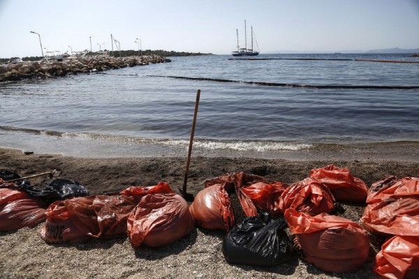 «Καθαρές» οι ακτές της Αθήνας μετά την βύθιση του «Αγία Ζώνη ΙΙ»