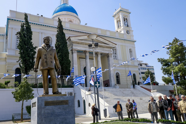 Πειραιάς: Τελετή αποκαλυπτηρίων του Μνημείου του Αφανούς Ναυτικού