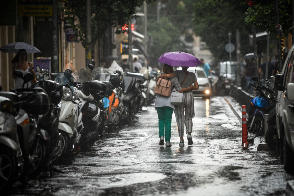 Καιρός σήμερα: Βροχές, καταιγίδες και χαλάζι - Πού θα είναι έντονα τα φαινόμενα