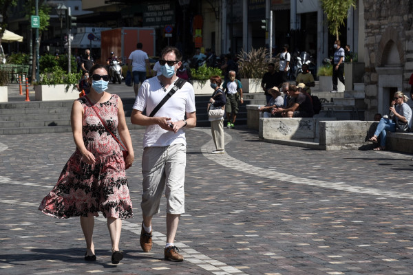 Δερμιτζάκης για ΜΜΜ, σχολεία, πλατείες: Μην συγκρίνετε τα μέτρα, το σκεπτικό των επιστημόνων