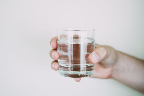Πίνετε αρκετό νερό; Το δακτυλικό τεστ που αποκαλύπτει εάν είστε αφυδατωμένοι