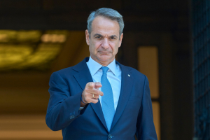 Το δίλημμα της κυβέρνησης - Τι θα πράξει αν η Ευρώπη δεν ανάψει «πράσινο φως» για μείωση του ΕΦΚ στα καύσιμα