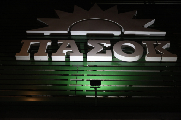 Το ΠΑΣΟΚ ..ονειρεύεται ανατροπές- Βλέπει άλλες δημοσκοπήσεις!