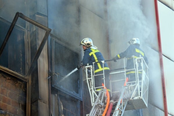 Συναγερμός στην Μεταμόρφωση: Φωτιά σε εργοστάσιο πλαστικών