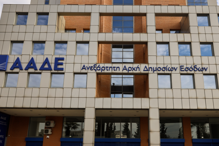 ΑΑΔΕ: Ενίσχυση κρίσιμων διευθύνσεων με μεταθέσεις εφοριακών