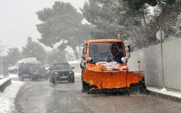 Χιόνια και ισχυροί βοριάδες μέχρι την Πέμπτη