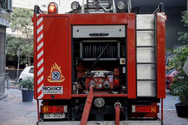 Υπό μερικό έλεγχο η μεγάλη φωτιά που ξέσπασε στα Μέγαρα