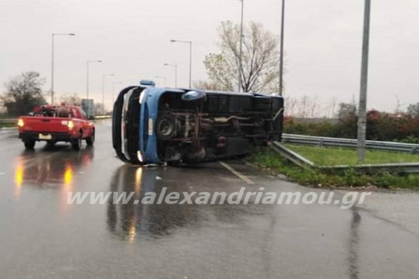 Εκτροπή τουριστικού λεωφορείου στη Ημαθία (pics-vid)