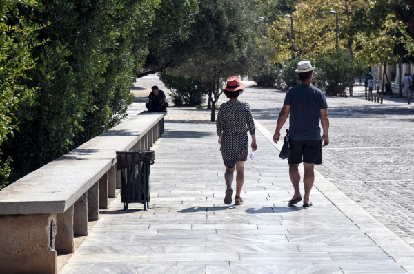 Καλοκαιρινός ο καιρός και σήμερα, πού θα δούμε 30ρια του Αγίου Πνεύματος