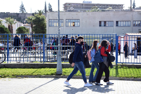 Πρώτο κουδούνι σήμερα για νηπιαγωγεία, δημοτικά και γυμνάσια, τι ισχύει με self test