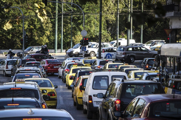 Μειώνονται οι τιμές καινούργιων και μεταχειρισμένων αυτοκινήτων - Αλλάζουν τα τέλη ταξινόμησης, ποιοι κερδίζουν