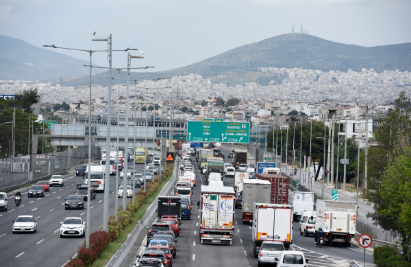 Κυκλοφοριακό «έμφραγμα» μετά το ψιλόβροχο στον Κηφισσό, Κηφισίας και Υμηττού - Live η κίνηση στην Αττική