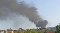 Μεγάλη φωτιά και εκρήξεις σε εργοτάξιο πίσσας στο Αγρίνιο - Ένας νεκρός