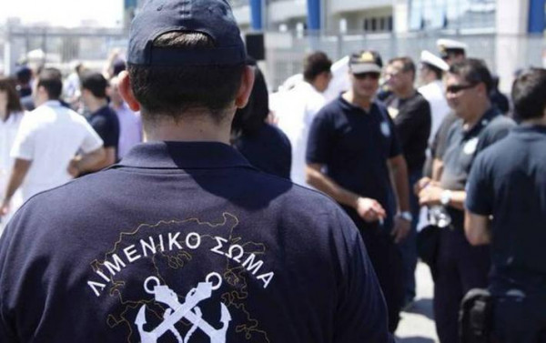 Μηχανική βλάβη σε πλοίο, επιστρέφει στον Πειραιά