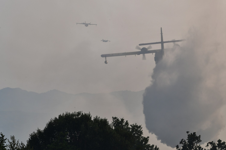 Φωτιά τώρα στη Λακωνία, δύο ελικόπτερα στο σημείο