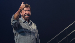 Όταν ο Τσακ Νόρις έκανε την σοκολάτα υγείας να αρρωστήσει