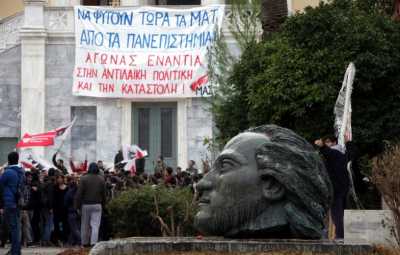 Ξεκίνησε η πορεία για την 42η επέτειο του Πολυτεχνείου