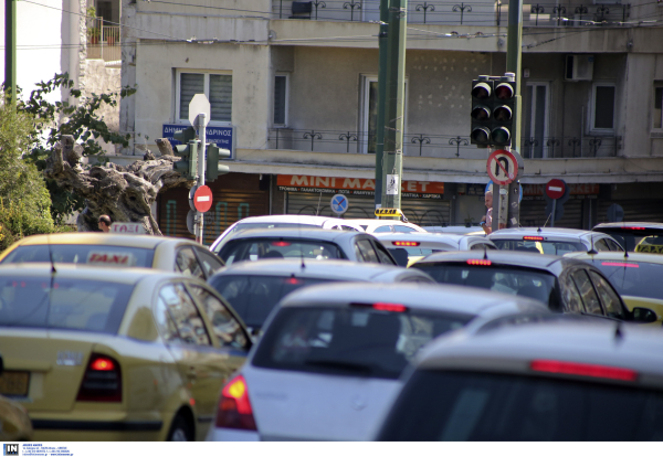 Παραβίασες το κόκκινο; Ακόμη και ισόβια στους επικίνδυνους οδηγούς, αναλυτικά οι ποινές