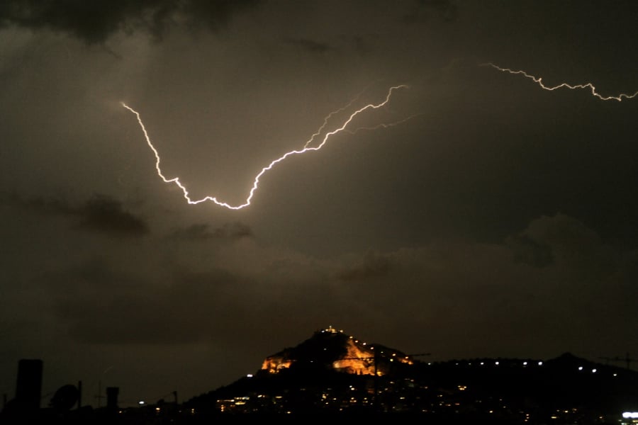 Προειδοποίηση Κολυδά για πολλούς κεραυνούς: Ακολουθείτε οδηγίες προστασίας