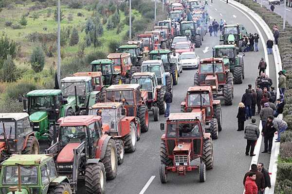 Κλείνει σήμερα στις 12 μ. ο ΠΑΘΕ - Μπλόκα των αγροτών